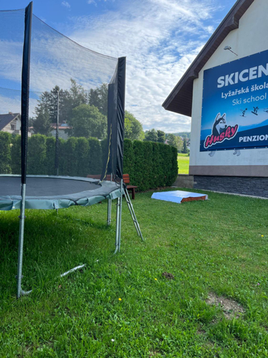 Others 3, Penzion Husky, Trutnov