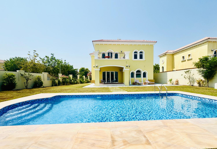 Sport & Beauty 2, Venduras - Elite 3BR Villa With Private Pool in Jumeirah Park, Dubai