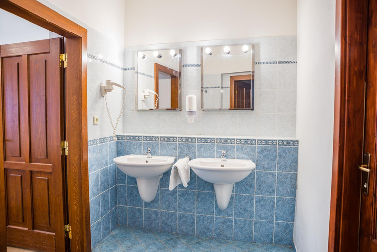 Bathroom 4, Little Quarter Hostel & Hotel, Praha 6