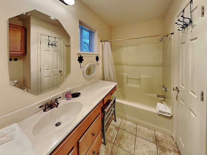 Bathroom 4, Tanglewood by Ruidoso Vacation Rentals, Lincoln
