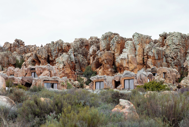 Exterior & Views