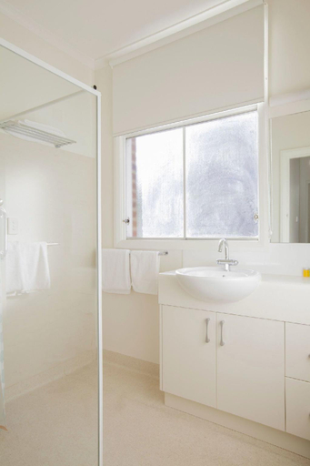 Bathroom 3, 429 Apartments & Suites, Hobart