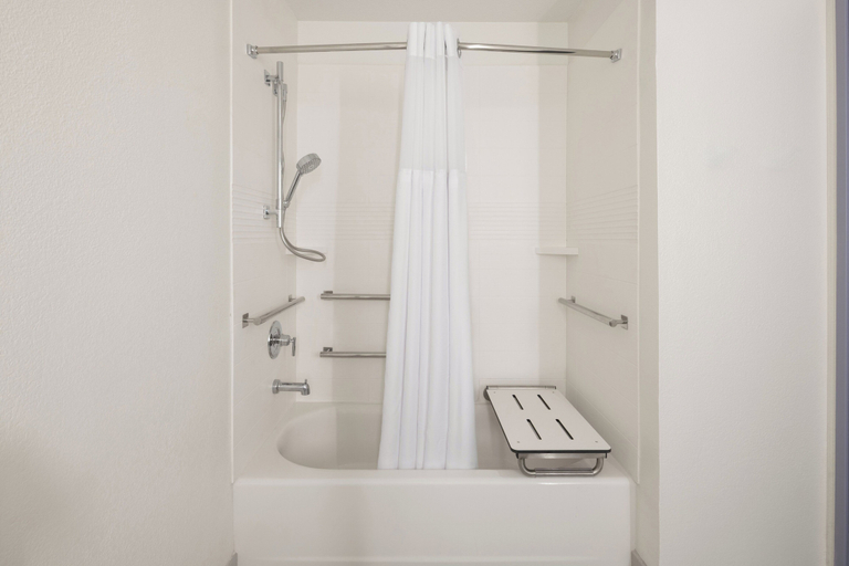 Bathroom 4, Garner Hotel Albuquerque Airport by IHG, Bernalillo