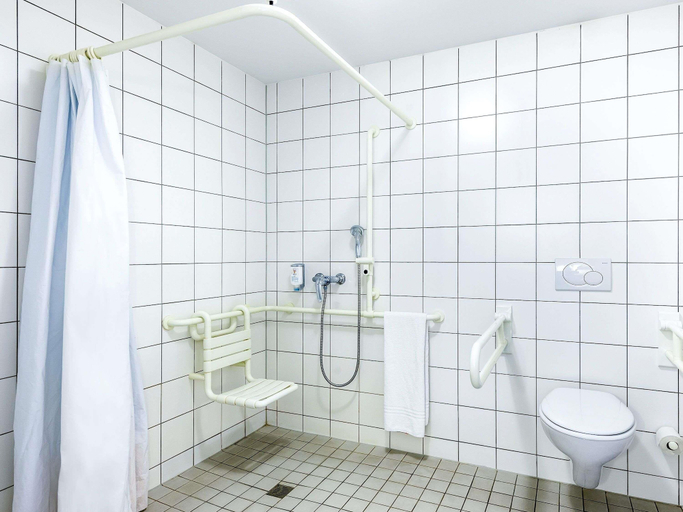 Bathroom 5, ibis budget Leipzig City, Leipzig