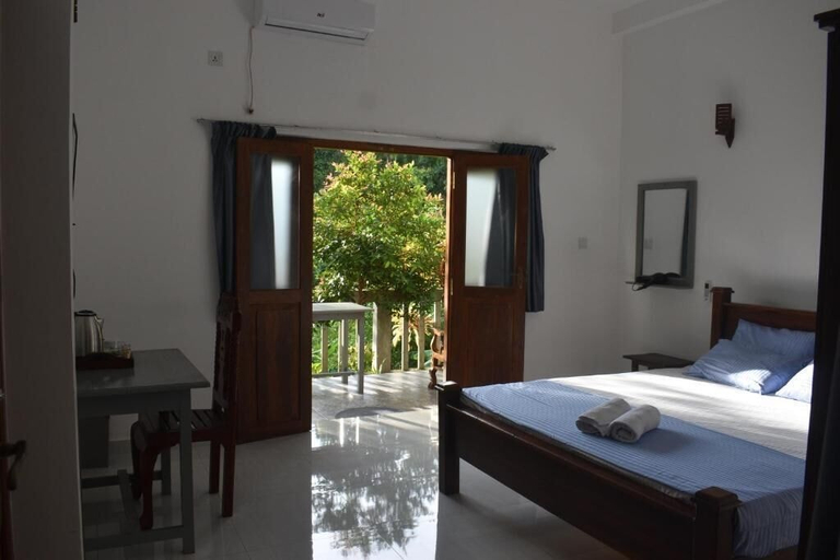 Room 4, Villa Shiny Aura, Hikkaduwa