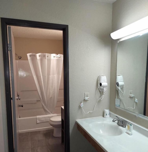 Bathroom 3, Super 8 by Wyndham Dunbar/Charleston Area, Kanawha