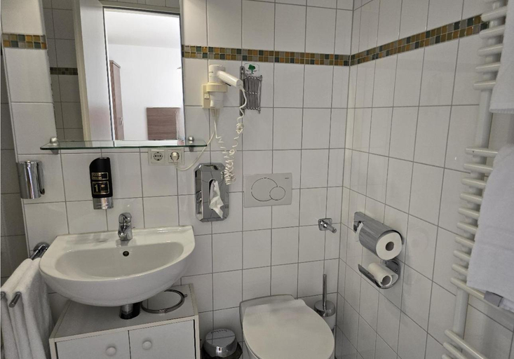 Bathroom 3, Hotel Aviva, Karlsruhe