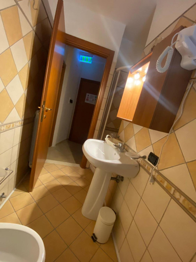 Bathroom 3, Masseria Frangiosa, Benevento