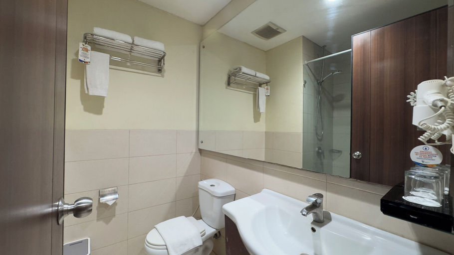 Bathroom 5, Hotel Dafam Pekalongan, Pekalongan