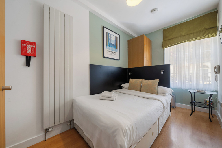 Bedroom 3, Studios 2 Let North Gower, London