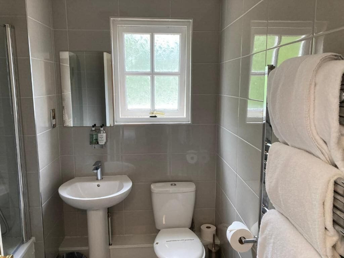 Bathroom 4, Village Inn, Argyll and Bute