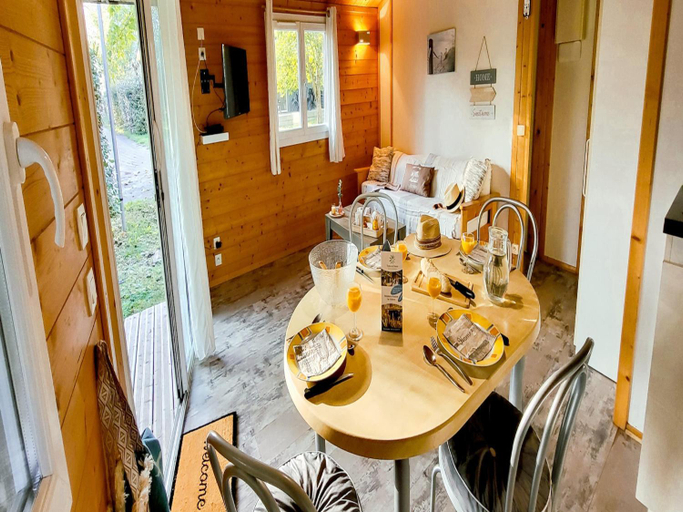 Facilities 2, Coastal Cottage Retreat for Two, Charente-Maritime