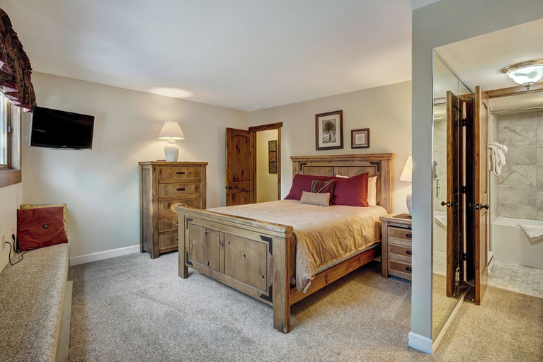 Bedroom 4, Sundowner II #224 (On 4 O'Clock Rd, with on-site Hot Tub), Summit