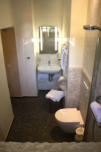 Bathroom 3, Hotel Fronfeste, Amberg