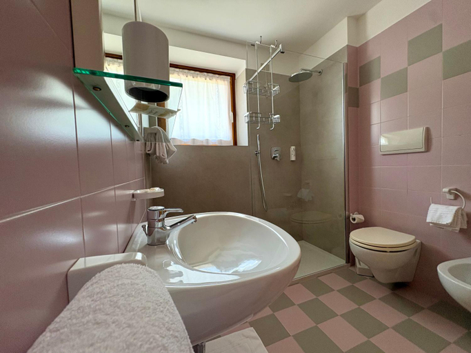 Bathroom, Agritur Ruatti, Trento