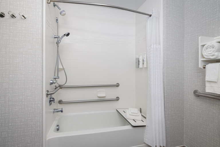 Bathroom 4, Hampton Inn Kenedy, Karnes