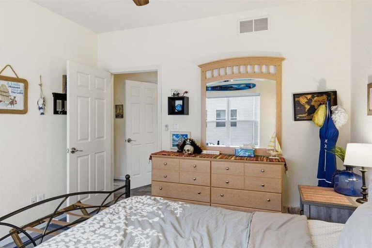 Room 2, Bright Lakefront Condo, Amazing Views, Pools, Hot Tub, Camden