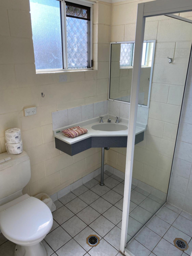 Bathroom 4, Central Point Motel, Mount Isa