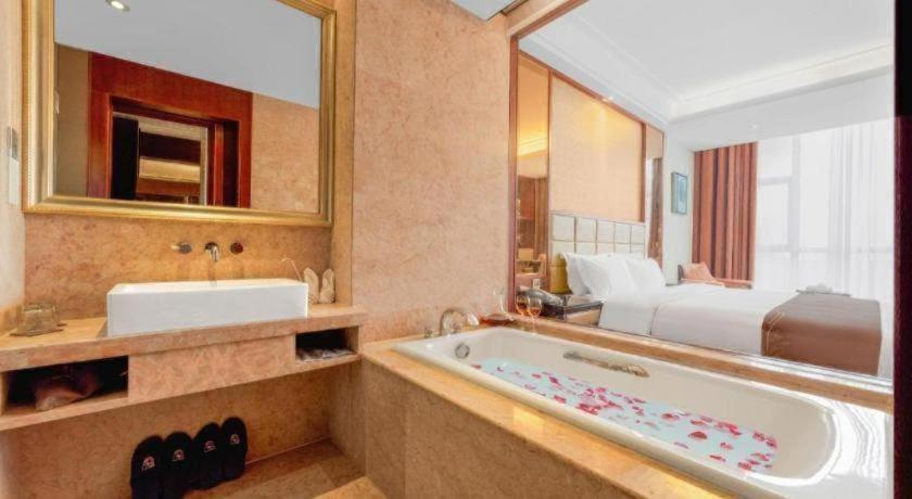 Bathroom 4, Shenzhen Yujing International Hotel, Shenzhen