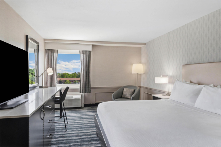 Bedroom 2, DoubleTree by Hilton Hotel Wilmington, New Castle