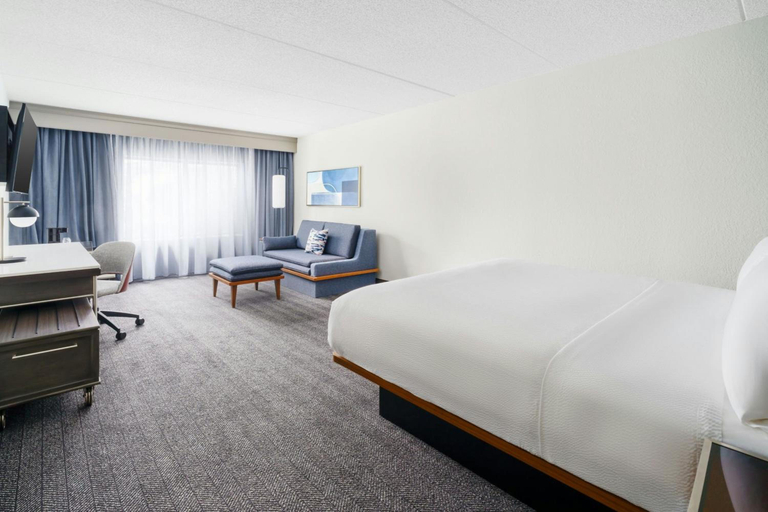Bedroom 2, Courtyard Chicago Midway Airport, Cook