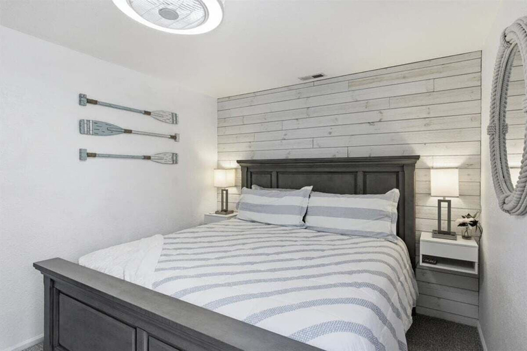 Room 2, Top Floor Lake Views, Loft Space & Private Deck Retreat at the 12mm, Camden