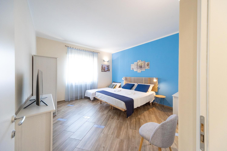 Bedroom 3, B&B Fronte del Porto, Salerno