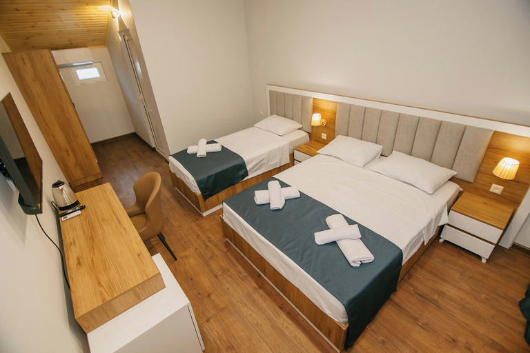 Room 4, Vila Mirakula, Batumi
