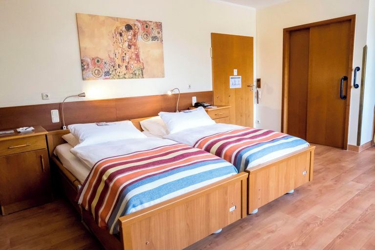 Bedroom 3, Heidehotel Bad Bevensen, Uelzen