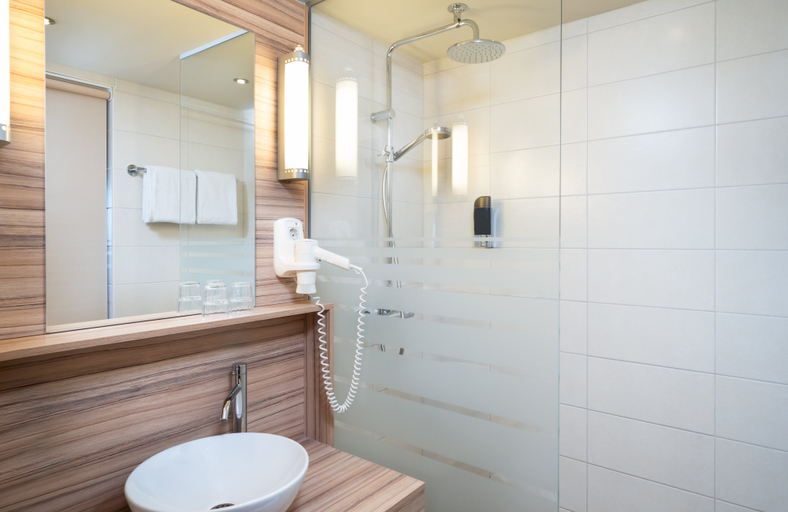 Bathroom 5, Leonardo Hotel Vienna Hauptbahnhof, Wien