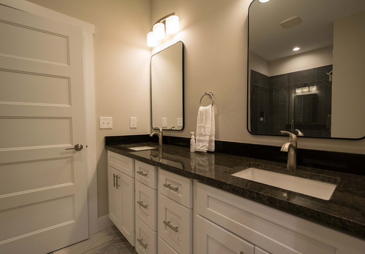Room 5, Druid Hills Retreat II Sleeps 8 Free Tix, Henderson