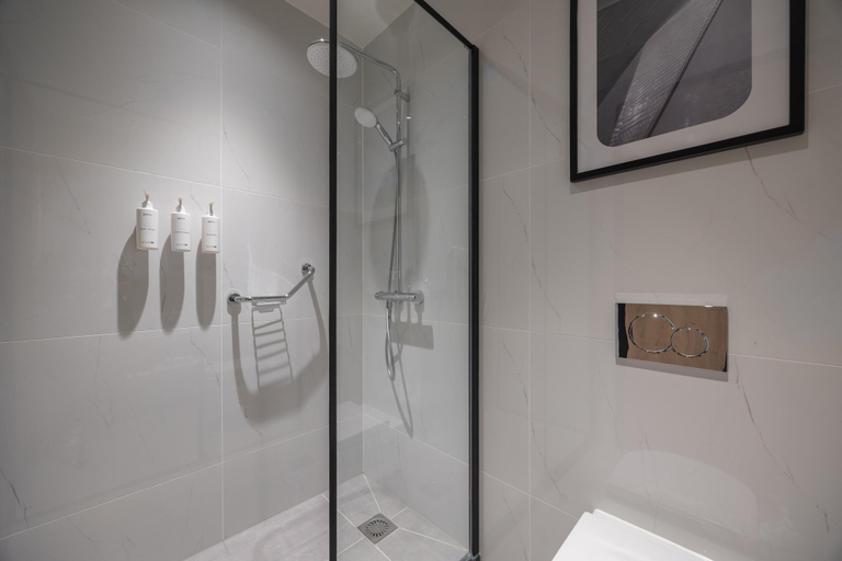 Bathroom 4, Radisson Hotel Amsterdam Airport Schiphol Hoofddorp, Haarlemmermeer