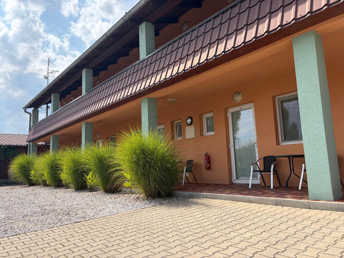 Exterior & Views 1, Penzion Adria Podhajska, Nové Zámky