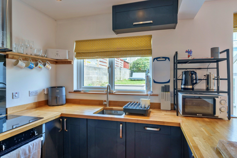 Private kitchen 4, Peaceful Lochside Retreat for 4, Cornwall