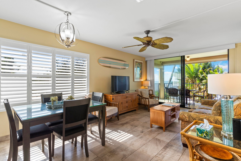 Living area 2, Kihei Beach, #210 2 Bedroom Condo, Maui