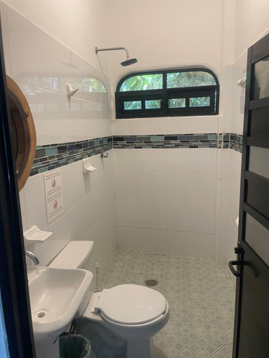 Bathroom 3, Hotel Villa del Mar, Dist. Pochutla