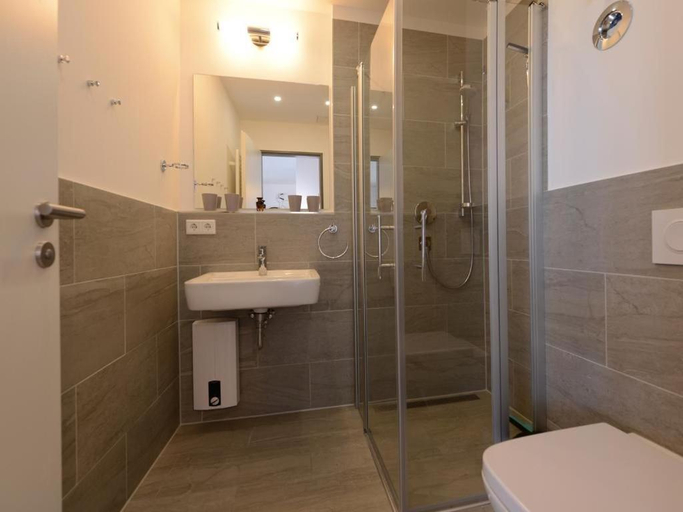 Bathroom, Ohlerich Speicher App_ 07, Nordwestmecklenburg
