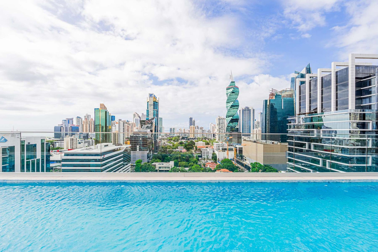 Room 3, w Polished 1BR Stay in Vibrant Obarrio, Panamá