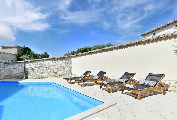 Exterior view 2, Villa Regina Perci, Poreč