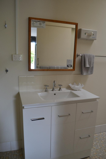 Bathroom 4, Gatton Motel, Gatton