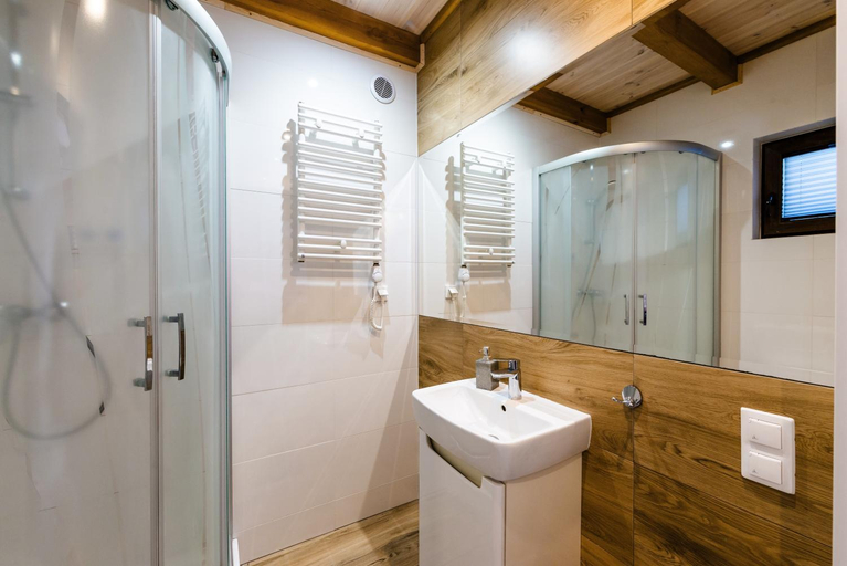 Bathroom, Los Reyes II - klimatyzowane domki, Nowy Dwór Gdański