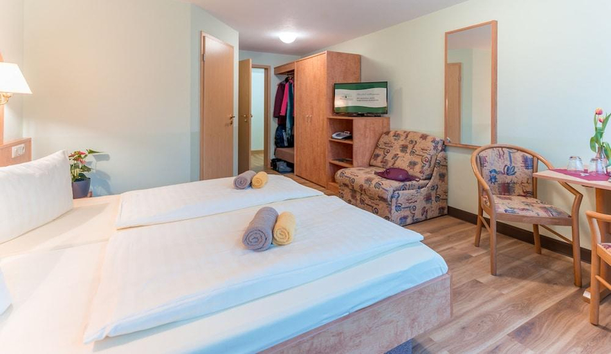 Bedroom 3, Hotel Thuringenschanze, Schmalkalden-Meiningen