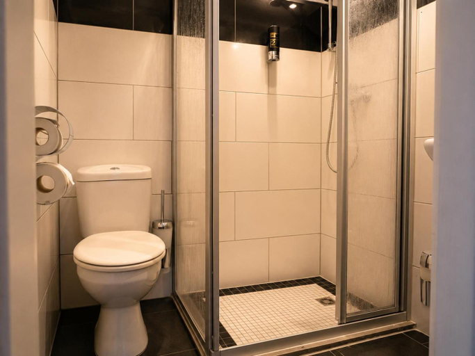 Bathroom 3, Hotel Mona, Hamburg