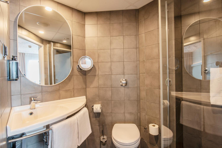 Bathroom 5, ibis Warszawa Stare Miasto (Old Town), Warsaw