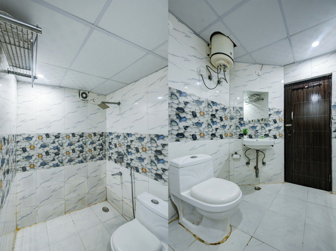 Bathroom, Airport Hotel Platinum, Delhi