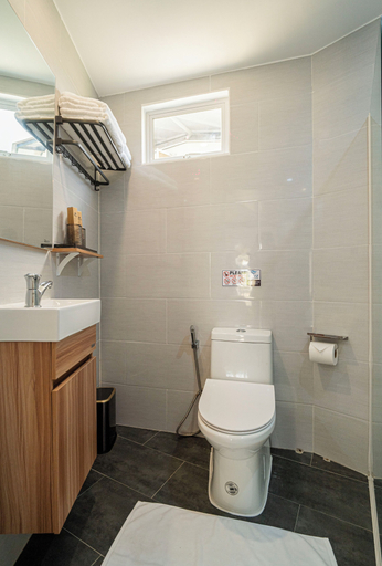 Bathroom 4, Fizz Diving Resort, Panglao