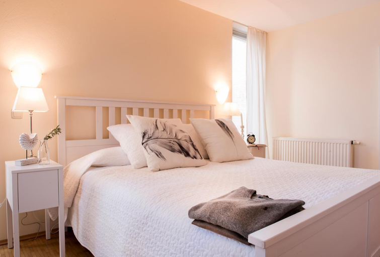 Bedroom 2, Parkside Apartment House, Düsseldorf