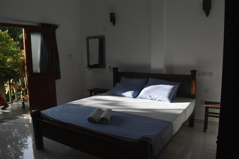 Room 3, Villa Shiny Aura, Hikkaduwa