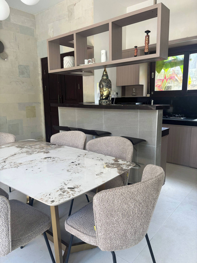 Dining room 4, 3 BR, 250 Sqmt villa, Terrace, 10 min Finns, Badung