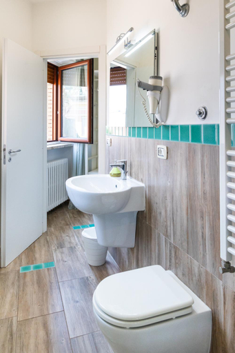 Bathroom 2, B&B Fronte del Porto, Salerno